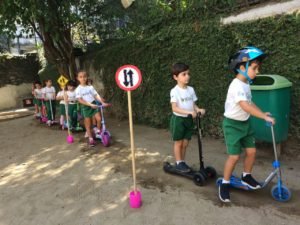 No Dia Mundial sem Carro, Colégio Miraflores, no Rio, faz atividades com bicicletas e patinetes (Foto: Divulgação)