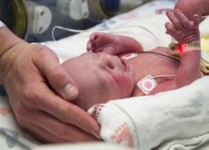bebe-nascido-de-utero-transplantado