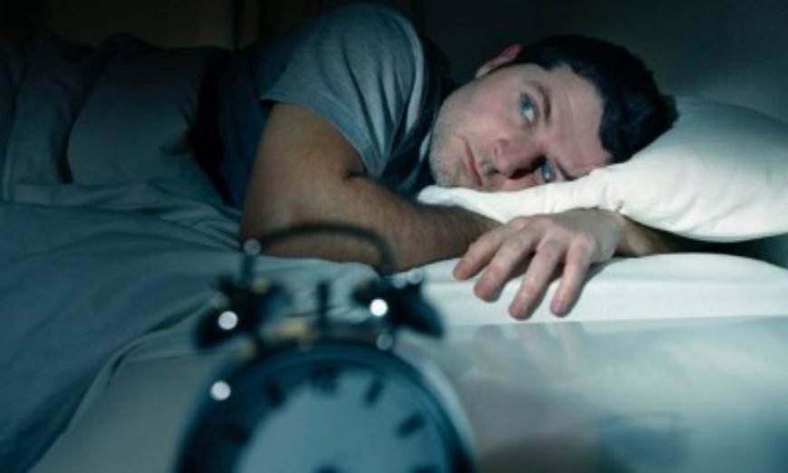 Dormir pouco pode causar até impotência, diz estudo
