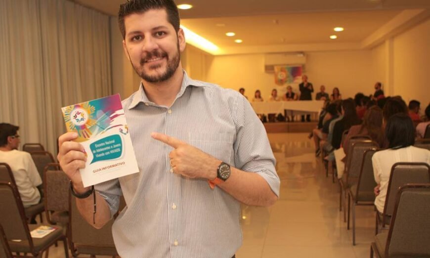 Diagnosticado com HIV aos 21 anos, João Geraldo Neto criou o canal Indetectável (Foto: Divulgação)
